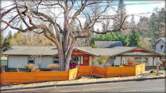 Front view of a Craftsman-style home with a new cedar privacy fence built by Gravelle Construction